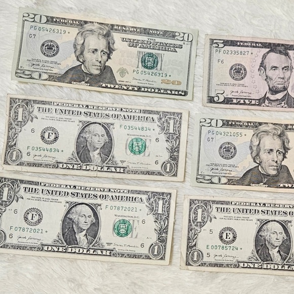 banknotes at auction